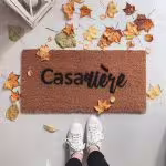 paillasson DIY avec pochoir et peinture noire