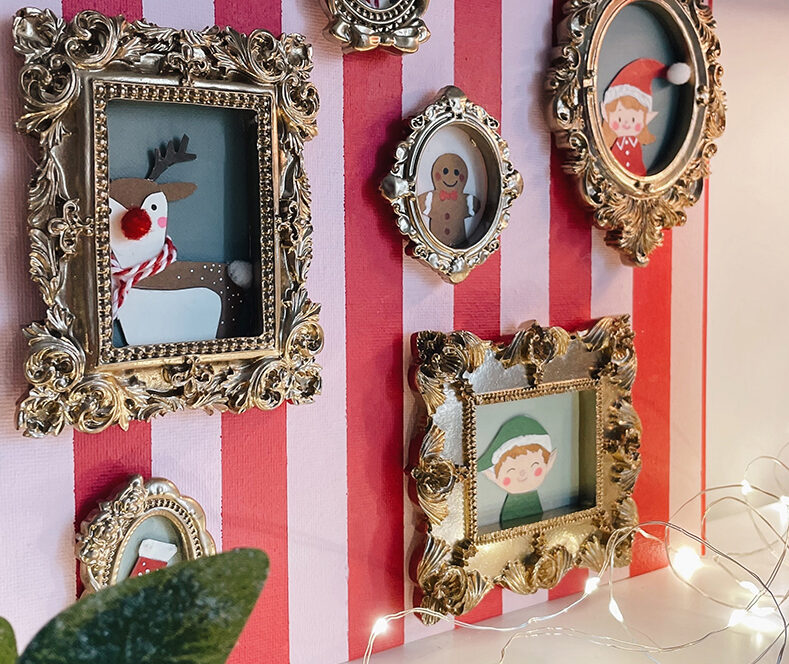 Portrait de la famille Noël dans des cadres dorés à la déco boudoir