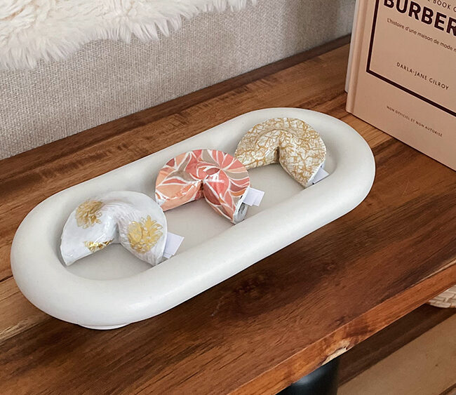 Fortune cookies en argile avec message à découvrir